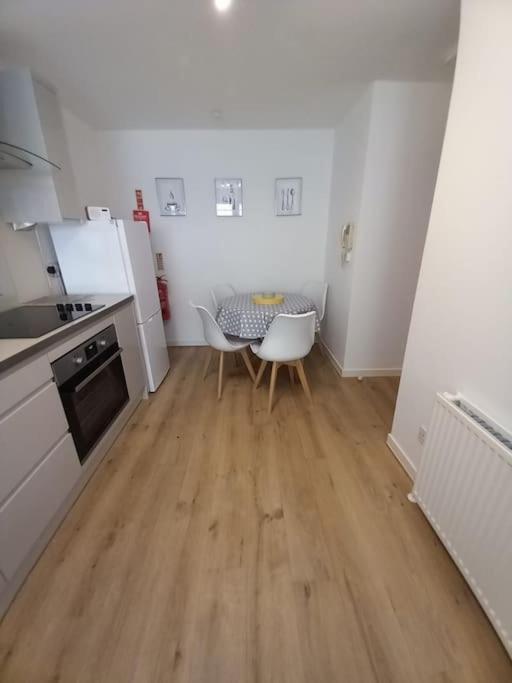 Lovely 2 Bed Flat-Great Location Apartment Дънди Екстериор снимка