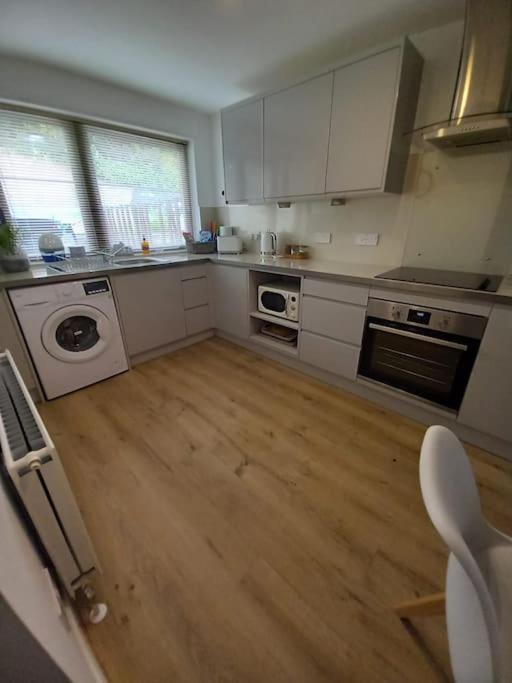Lovely 2 Bed Flat-Great Location Apartment Дънди Екстериор снимка